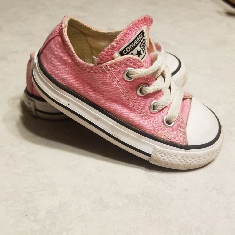 Toddler girls size 5c pink converses